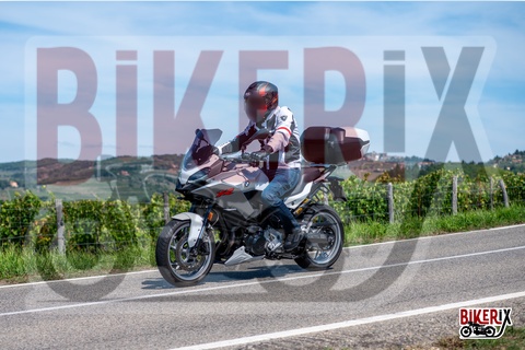 Chianti 07-09-25 h12-38 1952