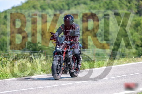 Chianti 07-09-25 h12-46 1990