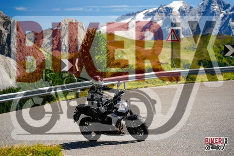 Passo Sella 06-09-25 h14-40 2001