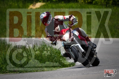 Passo della Futa 01-05-25 h13-07 1885